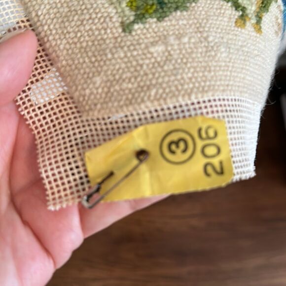 Vintage needlepoint grapes, grape leaves, wine bottle & glass bell pull - Picture 5 of 8